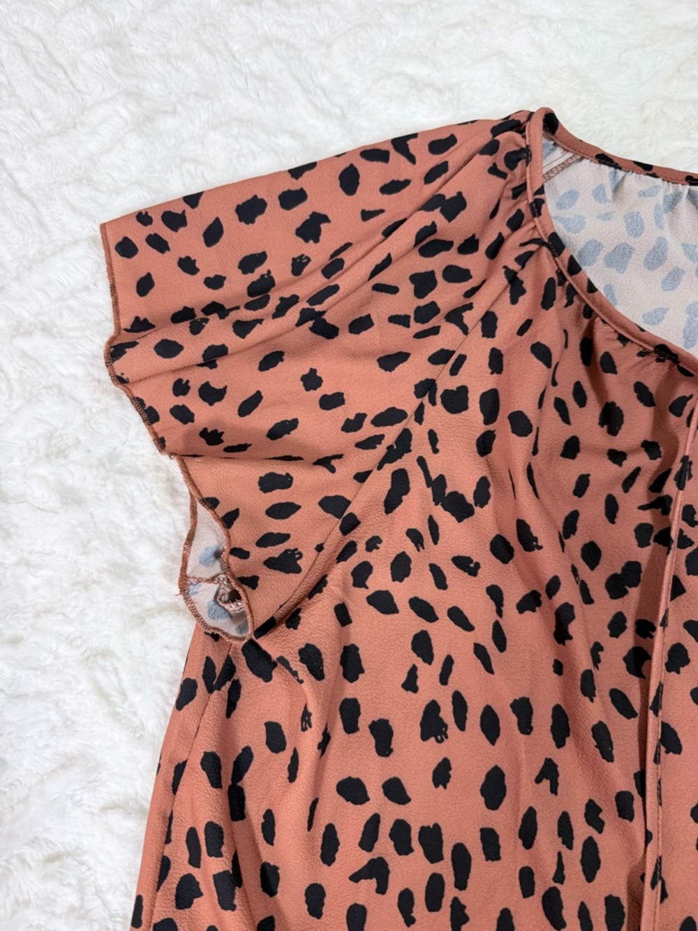 Simple Fun Rust Spot Print Flutter Sleeve Top - Picture 2 of 12
